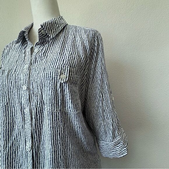 FDJ Button Down Blouse Blue White 3 / 4 Sleeve Pockets Button Tab SZ 12 - Picture 3 of 15